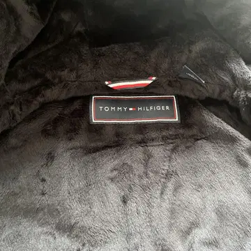 TOMMY HILFIGER 블랙 다운 자켓