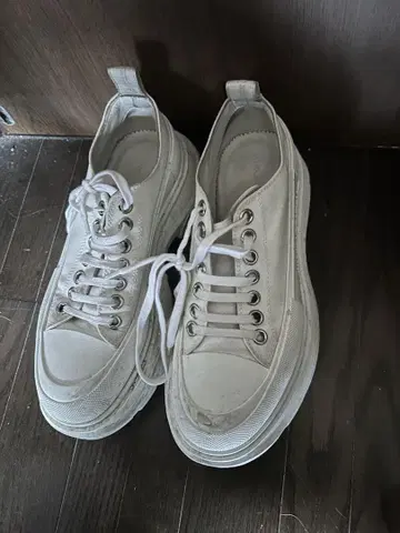 Alexander McQueen 화이트 스니커즈