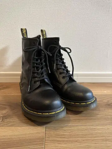 닥터마틴 Dr. Martens 8홀 부츠