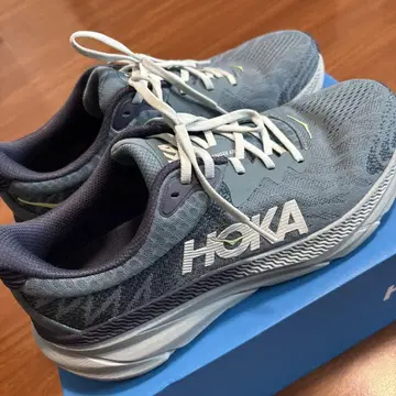 HOKA 트레일용 스니커즈 그레이/네이비