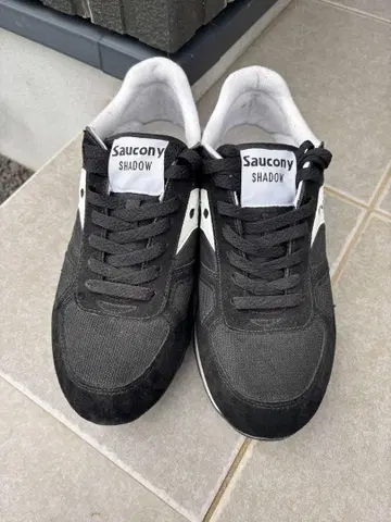 Saucony Shadow 블랙/화이트 스니커즈