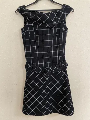 CECIL McBEE 슬리브리스 블랙 화이트 체크 원피스