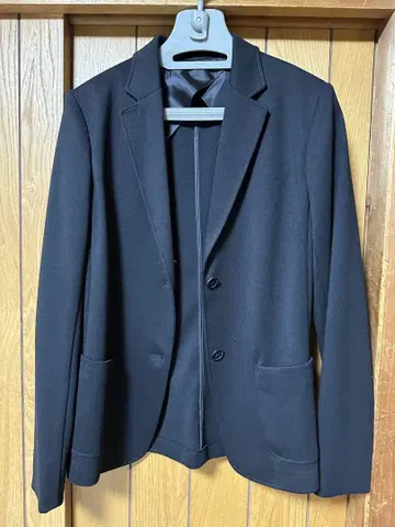 UNIQLO 블랙 테일러드 자켓
