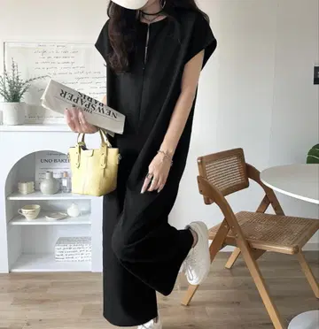 심플하지만, 옷깃에 어른스러운 내추럴함. 하프 지퍼 올인원