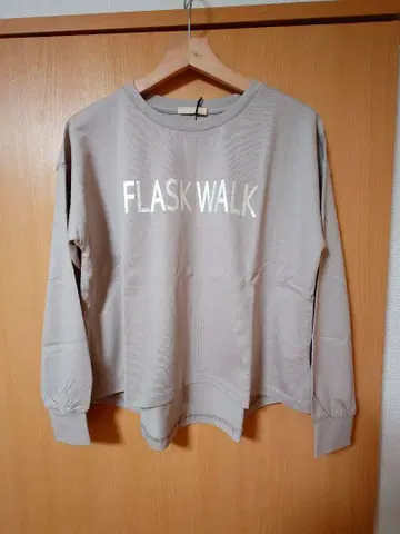 FLASK WALK 로고 긴팔 상의 그레이지