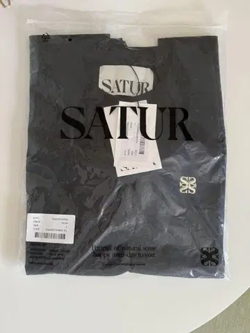 SATUR 클래식 스몰 로고 T셔츠 L