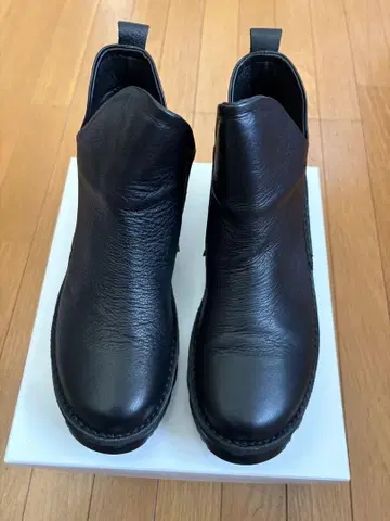 블랙 가죽 통굽 숏부츠
