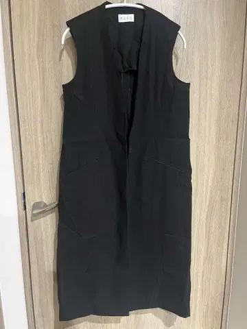 [ PLST ] 블랙 슬리브리스 롱 베스트