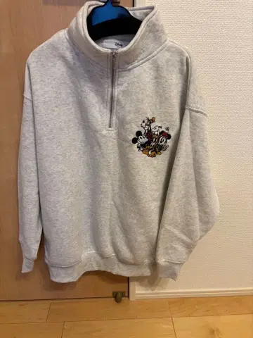 가격 인하 중! Disney 미키 하프 지퍼 맨투맨 M 속기모 그레이