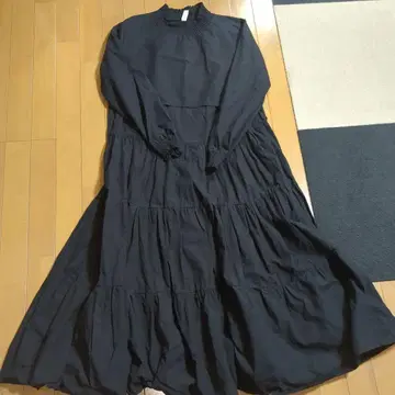 블랙 긴팔 롱 원피스 JUNOAH 볼륨 절개