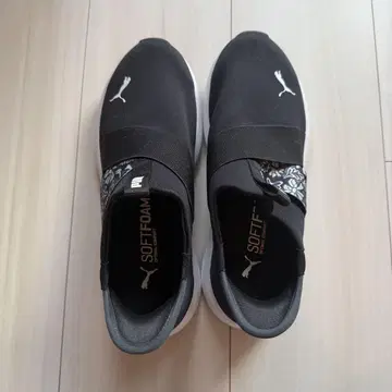 PUMA 블랙 스니커즈 SOFTFOAM