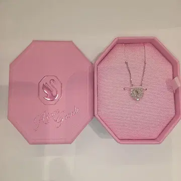 아리아나 그란데 하트 모양 목걸이