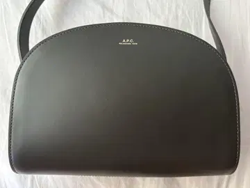 A.P.C. 아페쎄 하프문 숄더 백