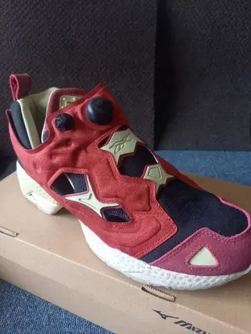 오른쪽 발만 Mizuno 스니커즈 레드/블랙