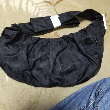 카모플라쥬 패턴 블랙 숄더백