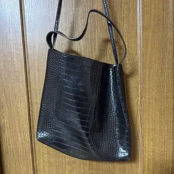 크로커다일풍 블랙 숄더백