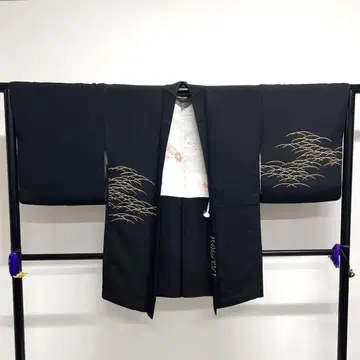 블랙 겉옷 자수 금 부품 자수 소나무 잔디 블랙 베이스 기모노 028k