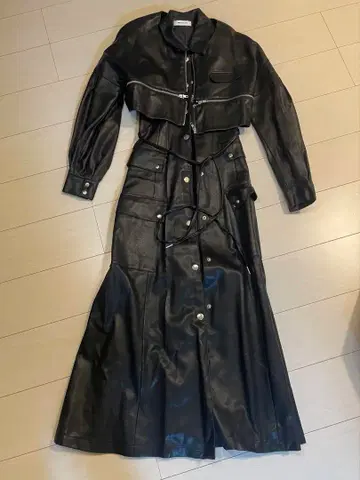 melt the lady 체인 가죽 라이크 롱 코트