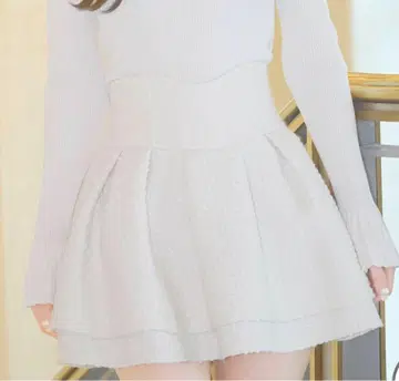Michelle macaron 화이트 슬림 레그 스커트