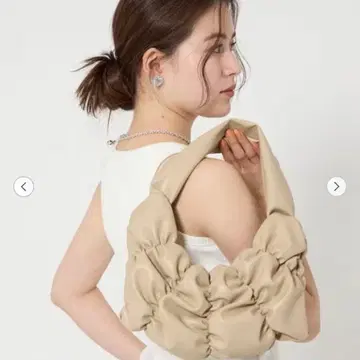 BEAUTY&YOUTH 개더 문 원 숄더백