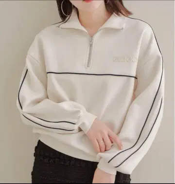 Chico 파이핑 자수 하프 지퍼 맨투맨