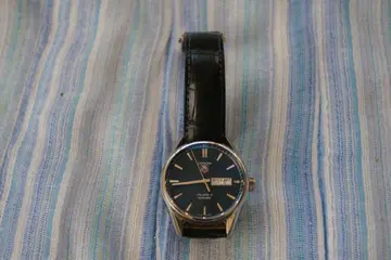 태그 호이어 까레라 데이데이트 네이비 새상품급