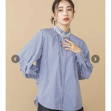 Grady Brilliant LU 비쥬 프릴 퍼프 블라우스 스트라이프