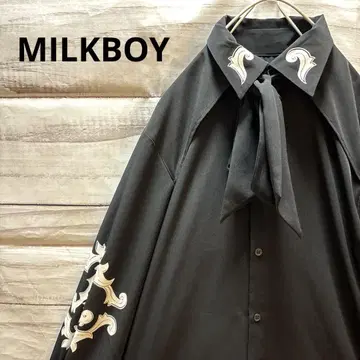 MILKBOY 보타이 셔츠 옷깃 소매 프린트 폴리 셔츠 블랙