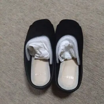 블랙 뮬 샌들 중간 굽