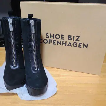 Shoe Biz Copenhagen 블랙 스웨이드 부츠