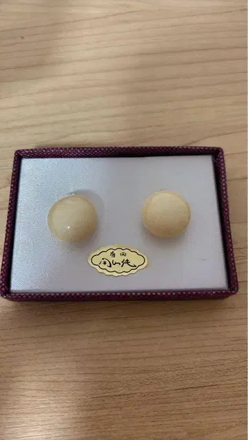 크림색 구형 귀찌 박스형