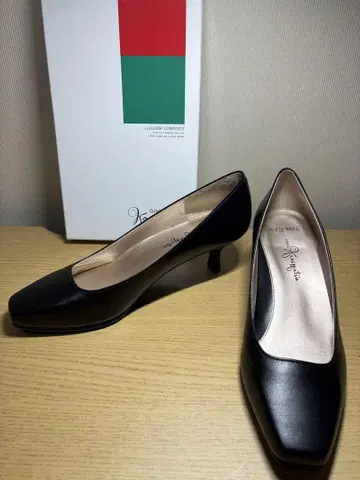 긴자 카네마츠 블랙 가죽 스퀘어토 하이힐