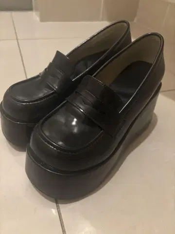 [마이너스 3kg 효과] 볼륨 밑창 로퍼 블랙 M 사이즈