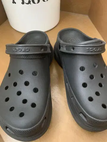 Crocs 블랙 클로그 샌들