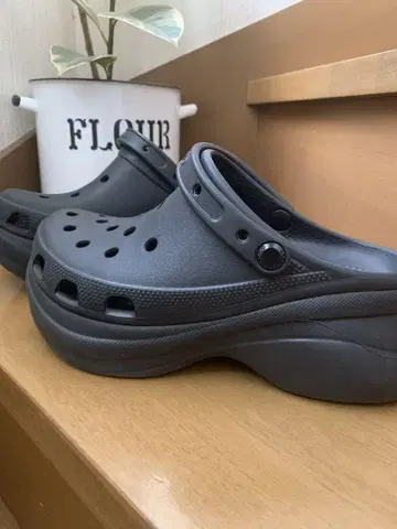 Crocs 블랙 클로그 샌들