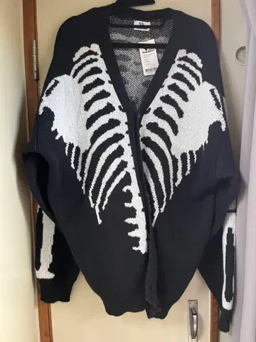 물건 정리중 희망 가격은 댓글로 VOLCAN & APHRODITE 가디건