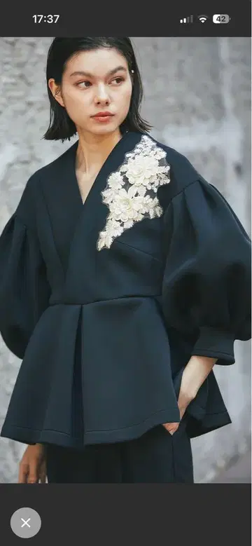 ANOTHERS 꽃 자수 모티브 포함 페플럼 상의 택 포함 새상품