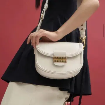 엠벨리쉬드 새들백 / Embellished Saddle Bag