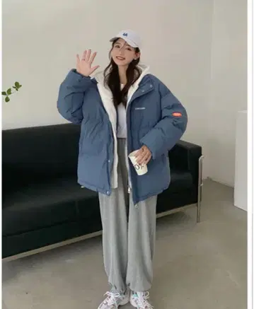 블루 다운 자켓 후드 부착
