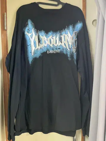 물건 정리중 희망 가격은 댓글로 VOLCAN& APHRODITE 롱T