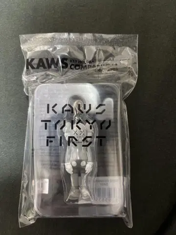 KAWS TOKYO FIRST 키링 메디콤토이 grey 카우스