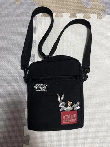 LOONEY TUNES 숄더백 블랙