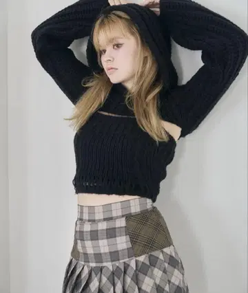 andmary Leo hood knit set color black