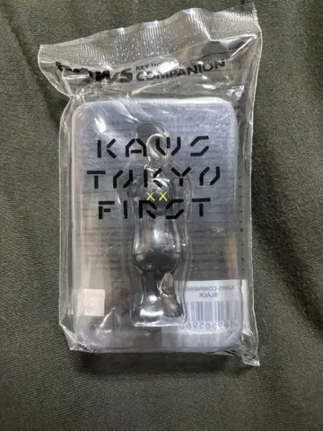 KAWS TOKYO FIRST 키링 메디콤토이 black