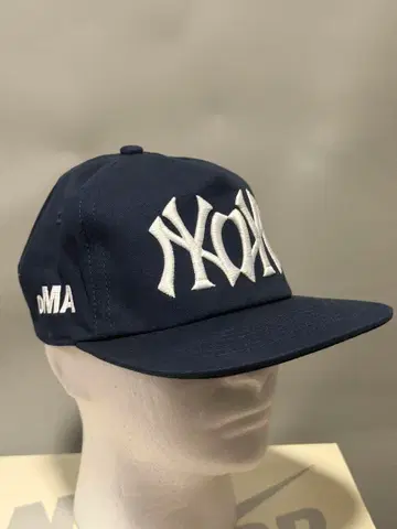 oMA STUDIOS 오마캡