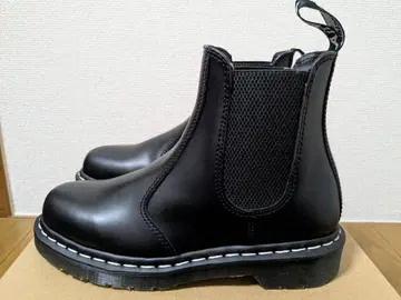 Dr. Martens 블랙 사이드 고어 부츠