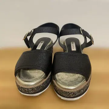 DIANA 블랙 플랫폼 샌들