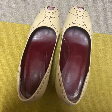 폴 바이 폴 스미스 베이지 펌프스