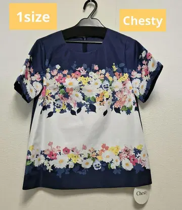 chesty 체스티 꽃무늬 플레어 소매 블라우스 네이비