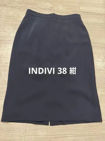 INVIDI 네이비 타이트 스커트 사이즈 38 슬릿 포함
